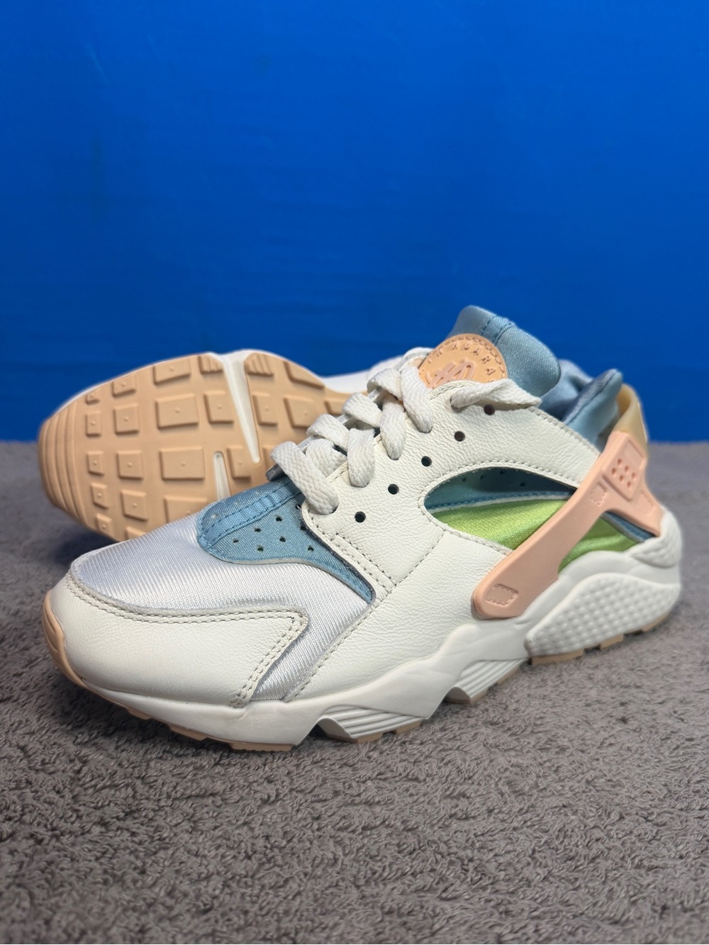 Nike
huarache
'sun club'
brand new
NWOT - Picture 3 of 6